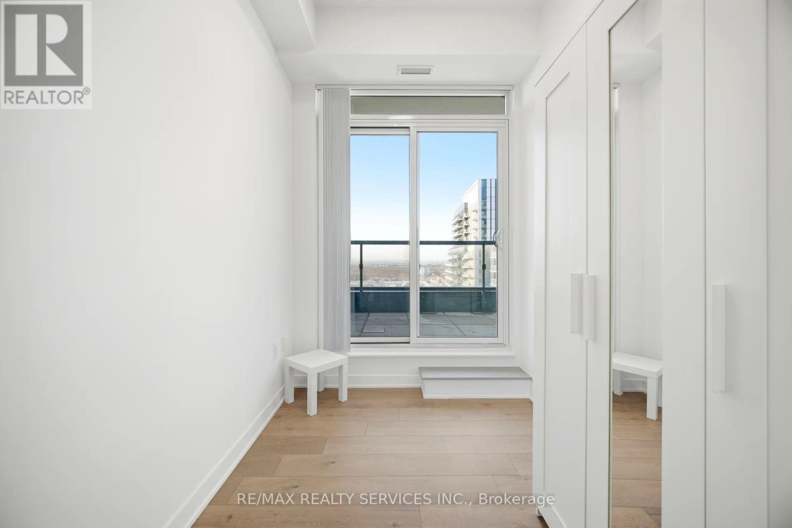 1007 - 60 Honeycrisp Crescent, Vaughan, ON - Indoor Photo Showing Other Room