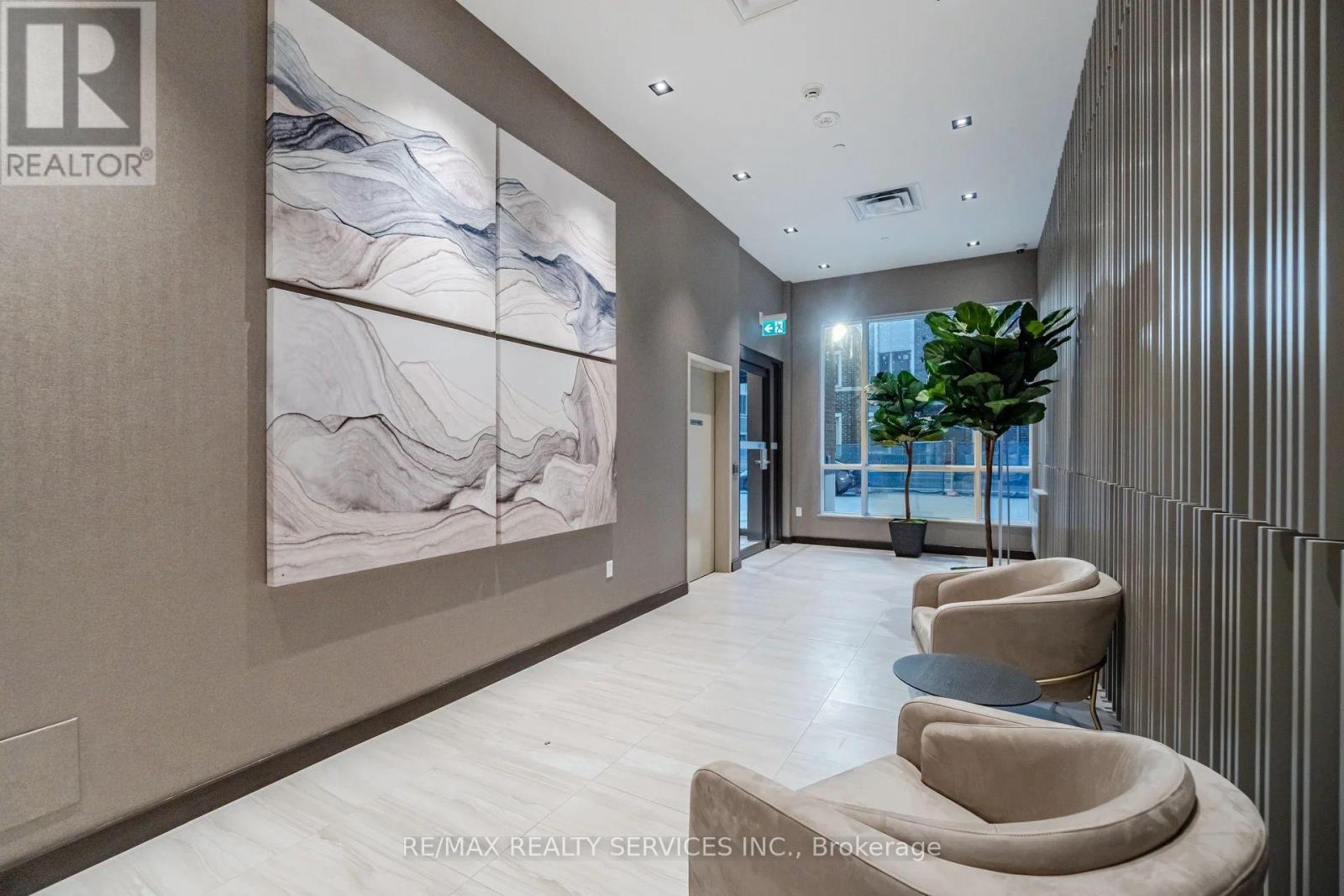 1007 - 60 Honeycrisp Crescent, Vaughan, ON - Indoor Photo Showing Other Room