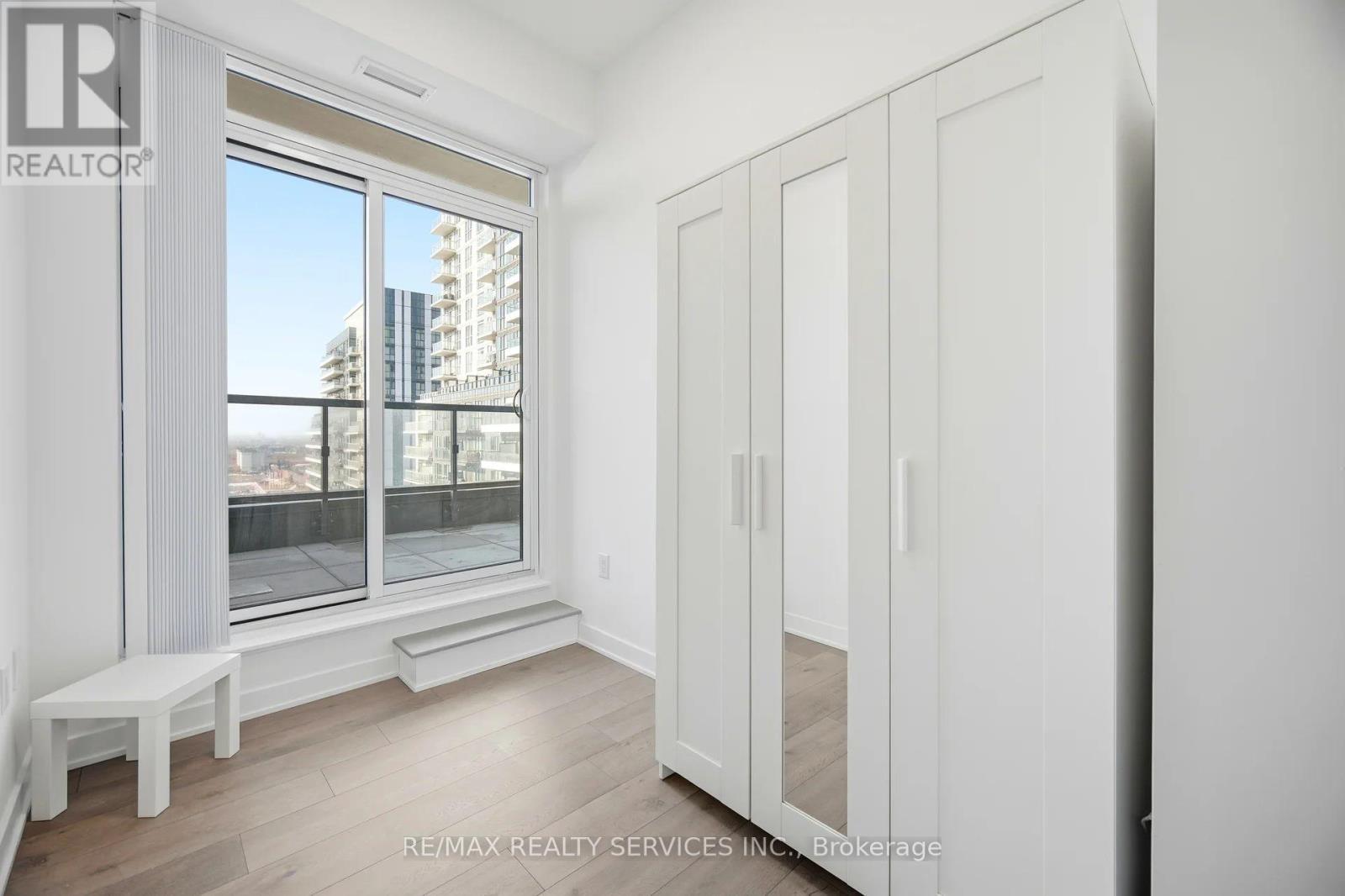 1007 - 60 Honeycrisp Crescent, Vaughan, ON - Indoor Photo Showing Other Room