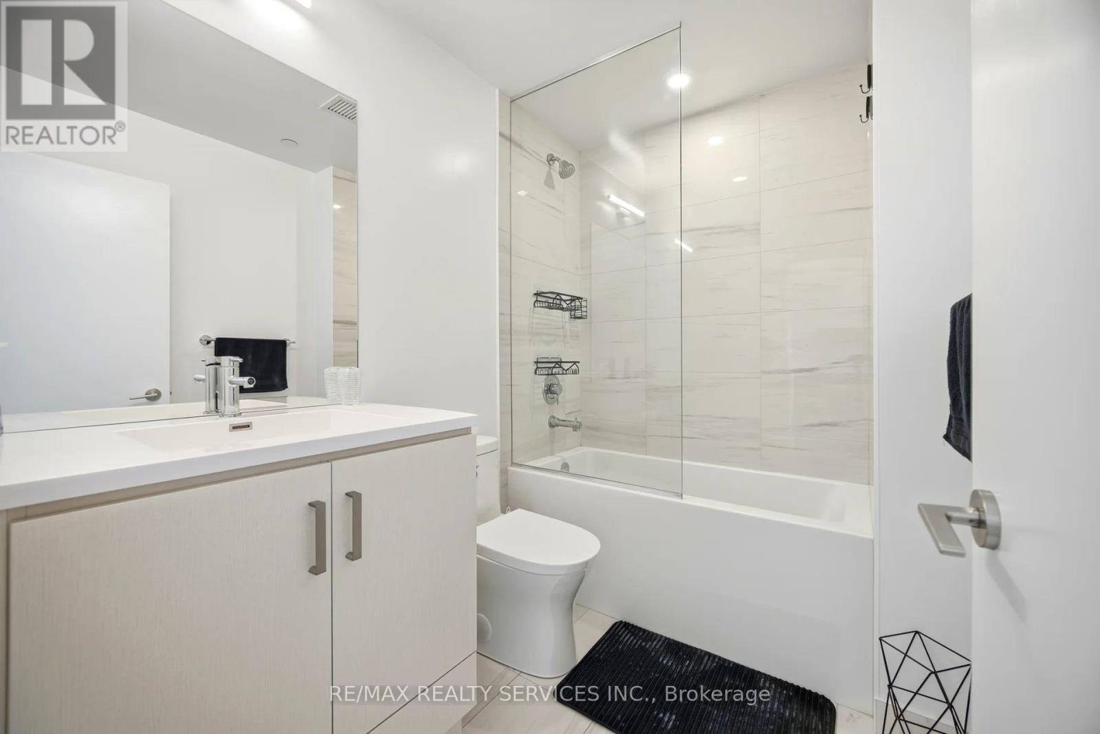 1007 - 60 Honeycrisp Crescent, Vaughan, ON - Indoor Photo Showing Bathroom
