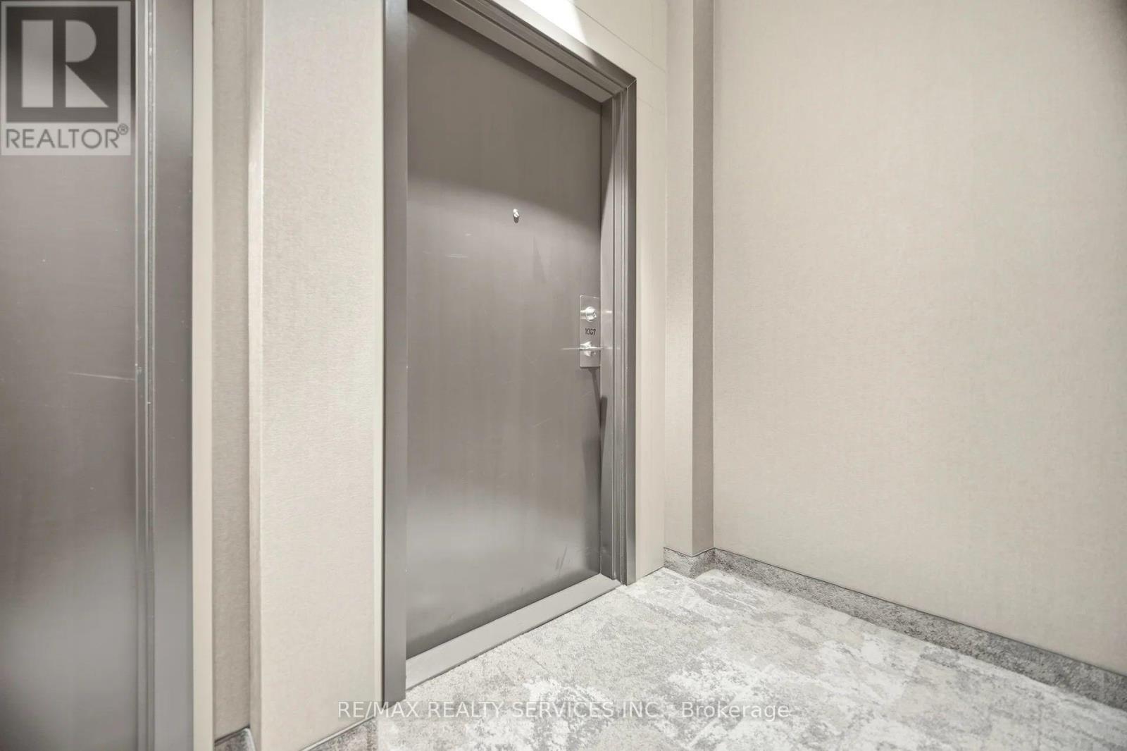 1007 - 60 Honeycrisp Crescent, Vaughan, ON - Indoor