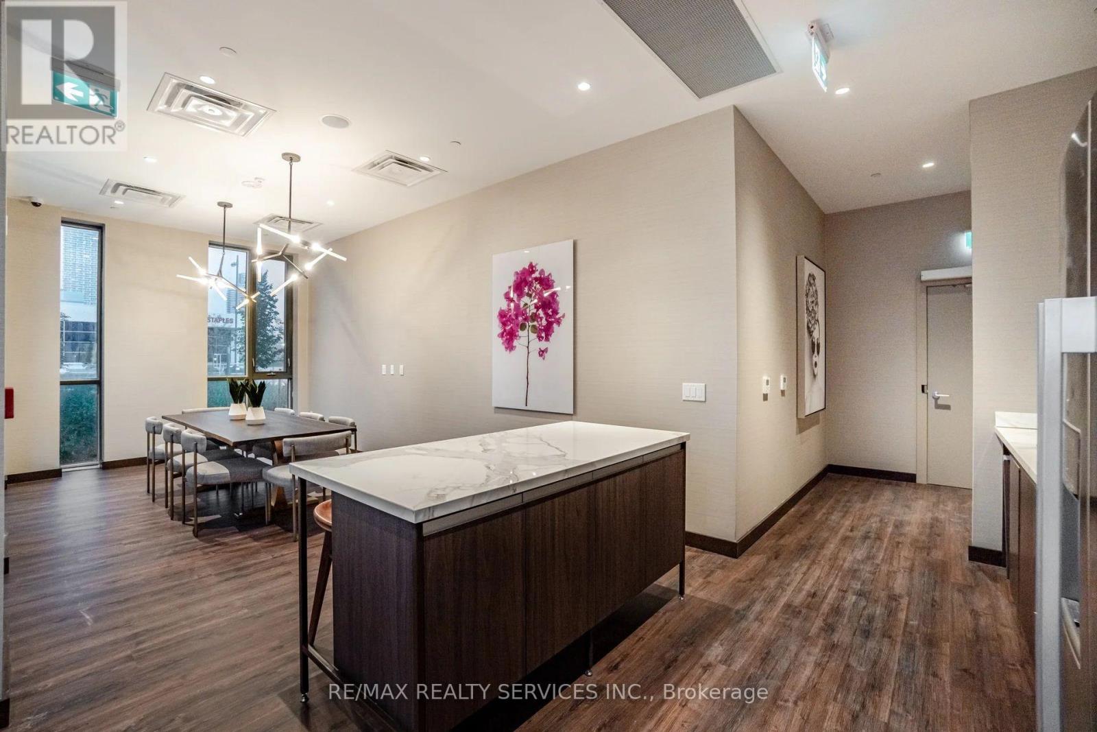 1007 - 60 Honeycrisp Crescent, Vaughan, ON - Indoor