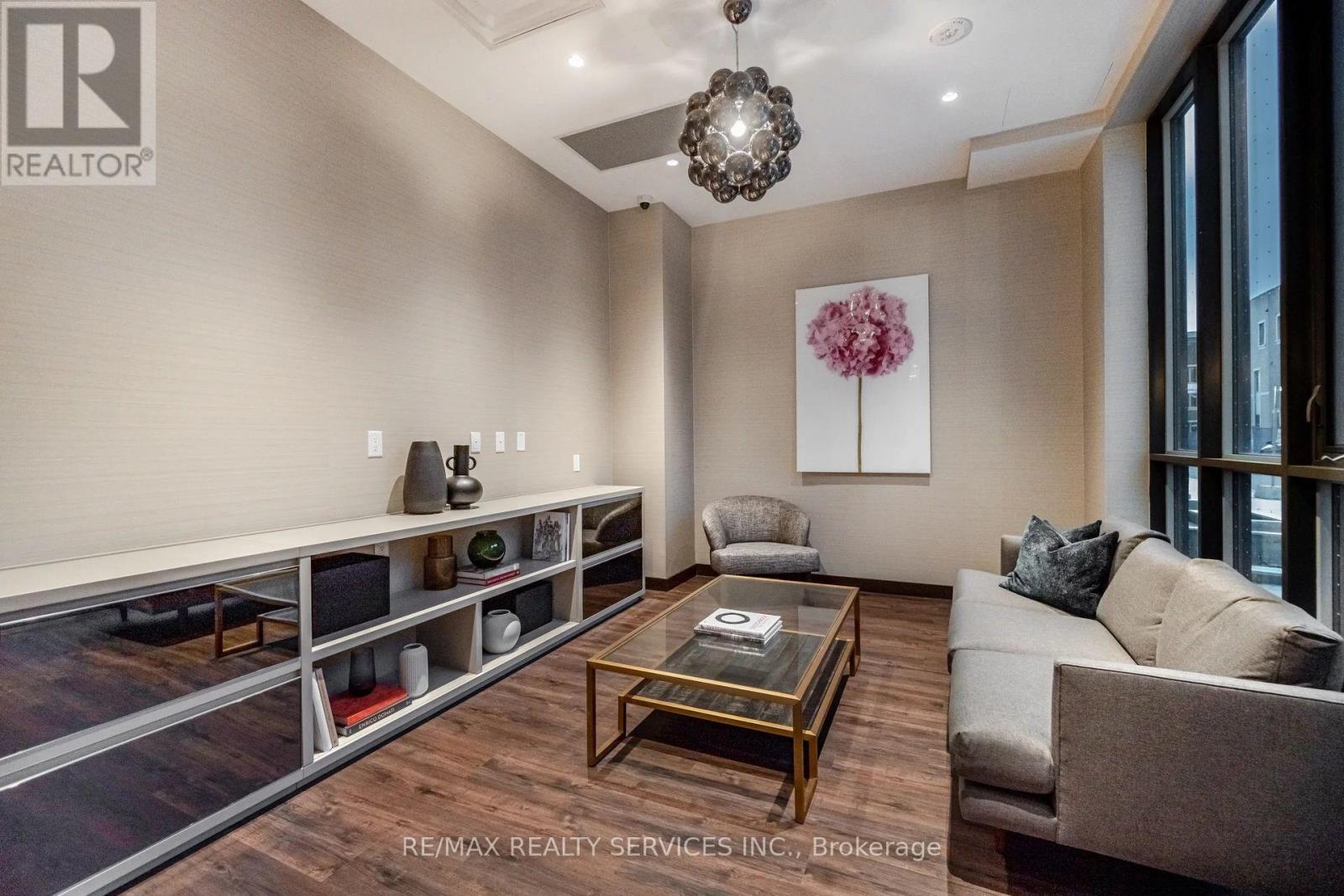 1007 - 60 Honeycrisp Crescent, Vaughan, ON - Indoor