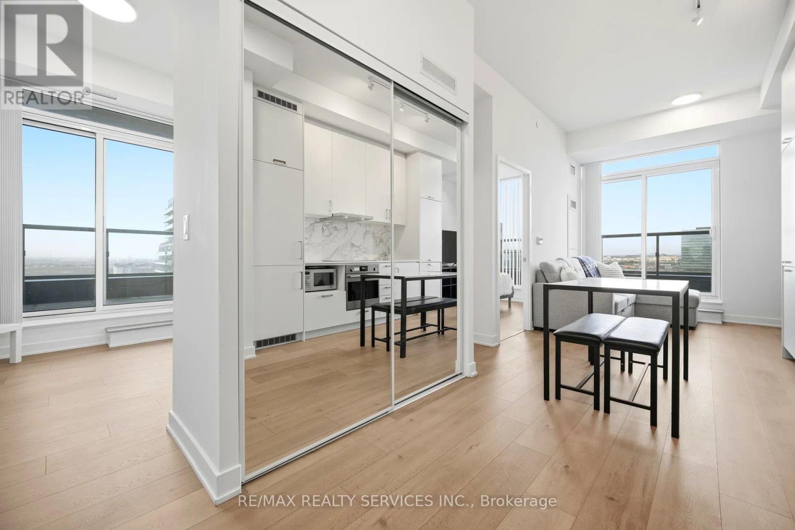 1007 - 60 Honeycrisp Crescent, Vaughan, ON - Indoor