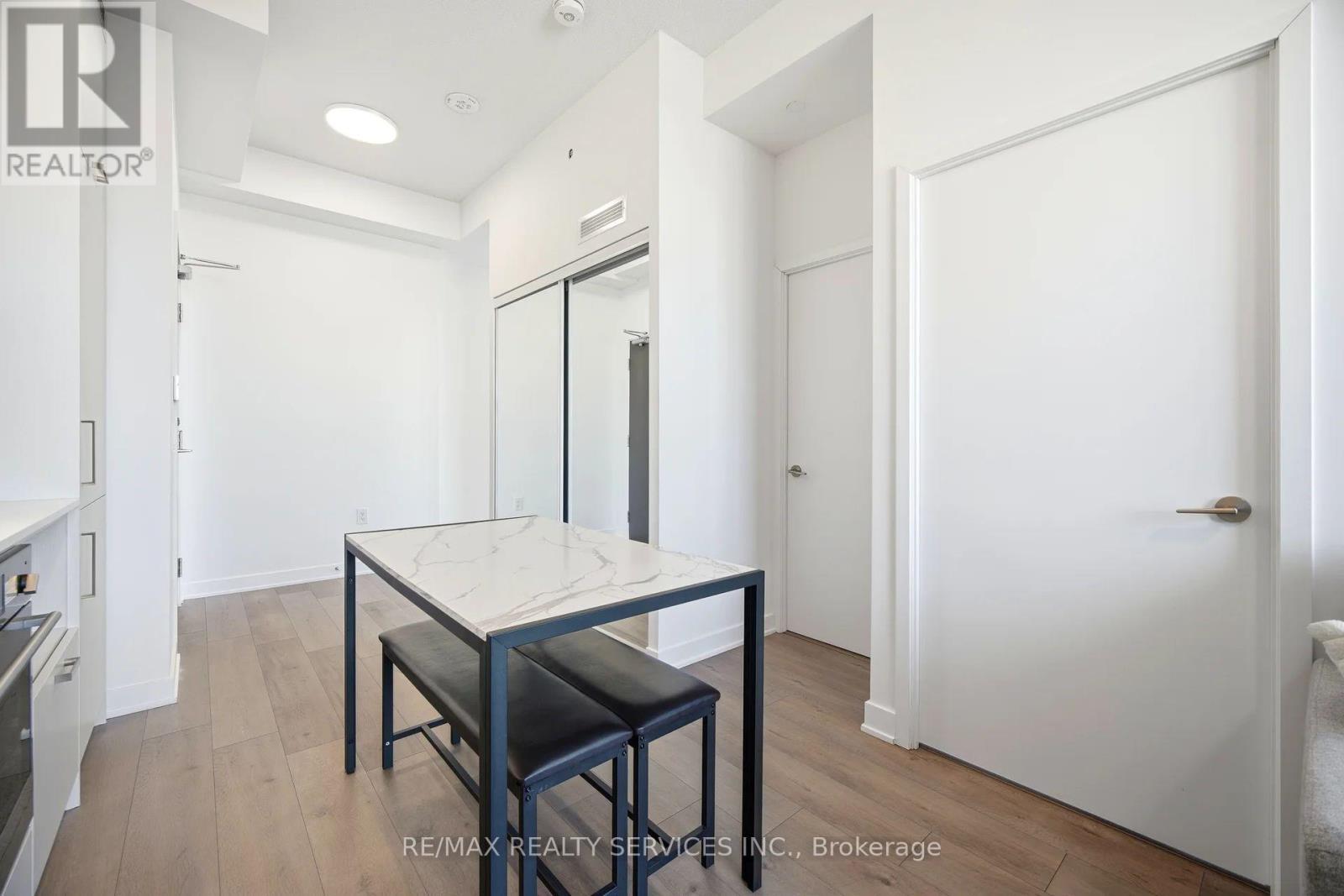 1007 - 60 Honeycrisp Crescent, Vaughan, ON - Indoor