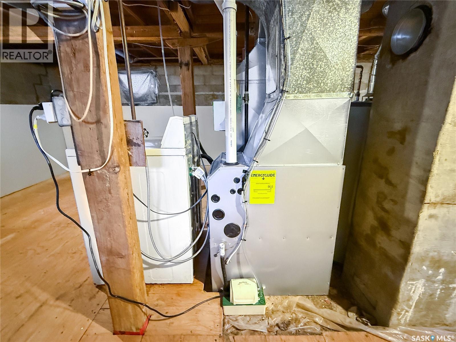 240 8Th Avenue Ne, Swift Current, SK - Indoor Photo Showing Basement