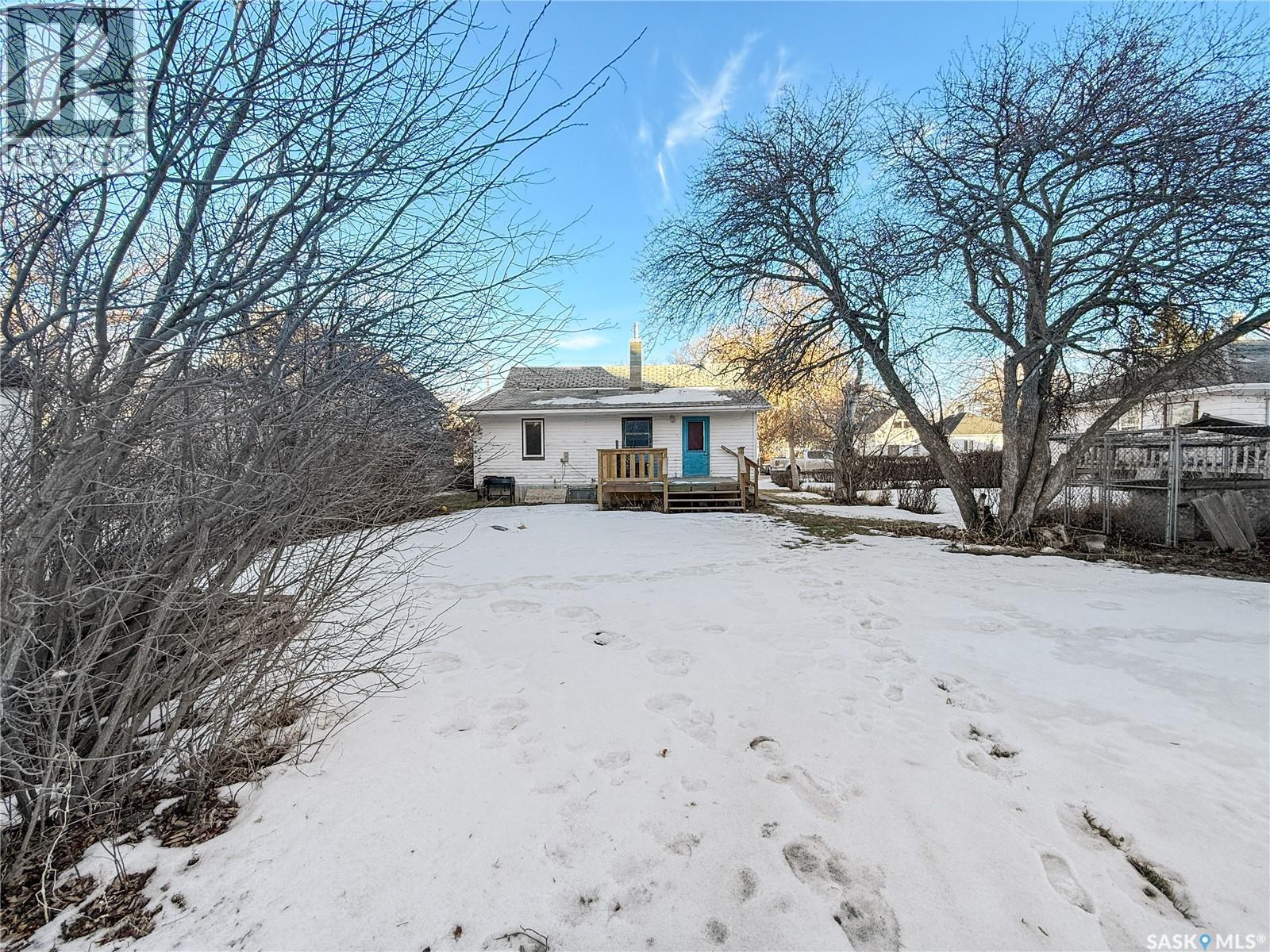 240 8Th Avenue Ne, Swift Current, SK - Outdoor