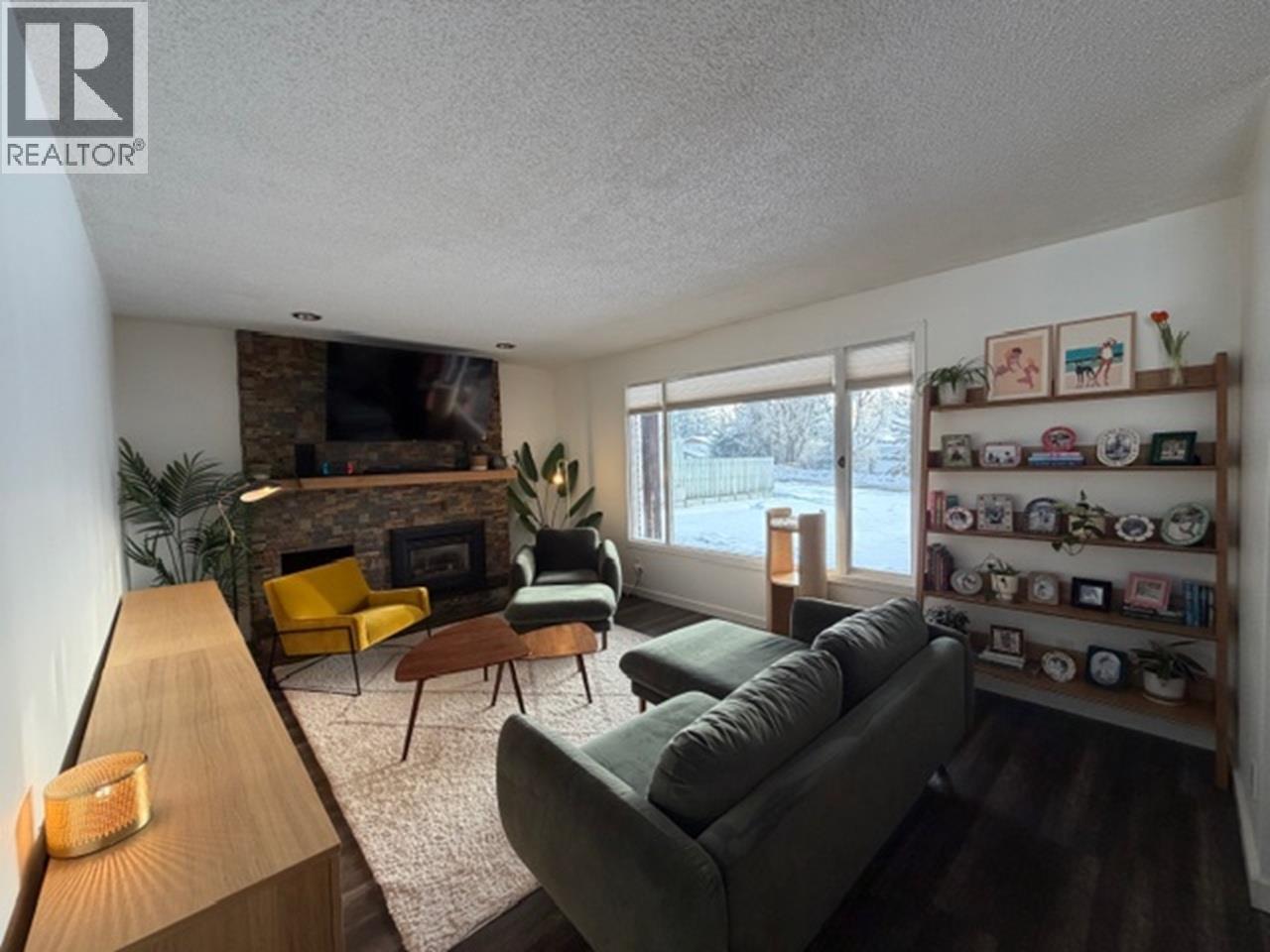 3039 Ridgeview Drive, Prince George, BC - Indoor Photo Showing Living Room With Fireplace