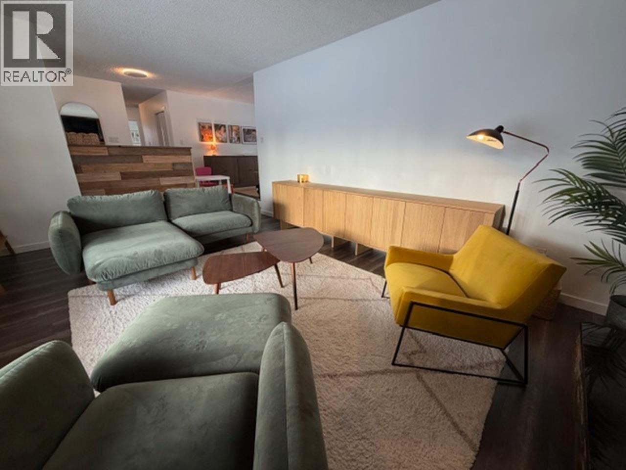 3039 Ridgeview Drive, Prince George, BC - Indoor Photo Showing Living Room