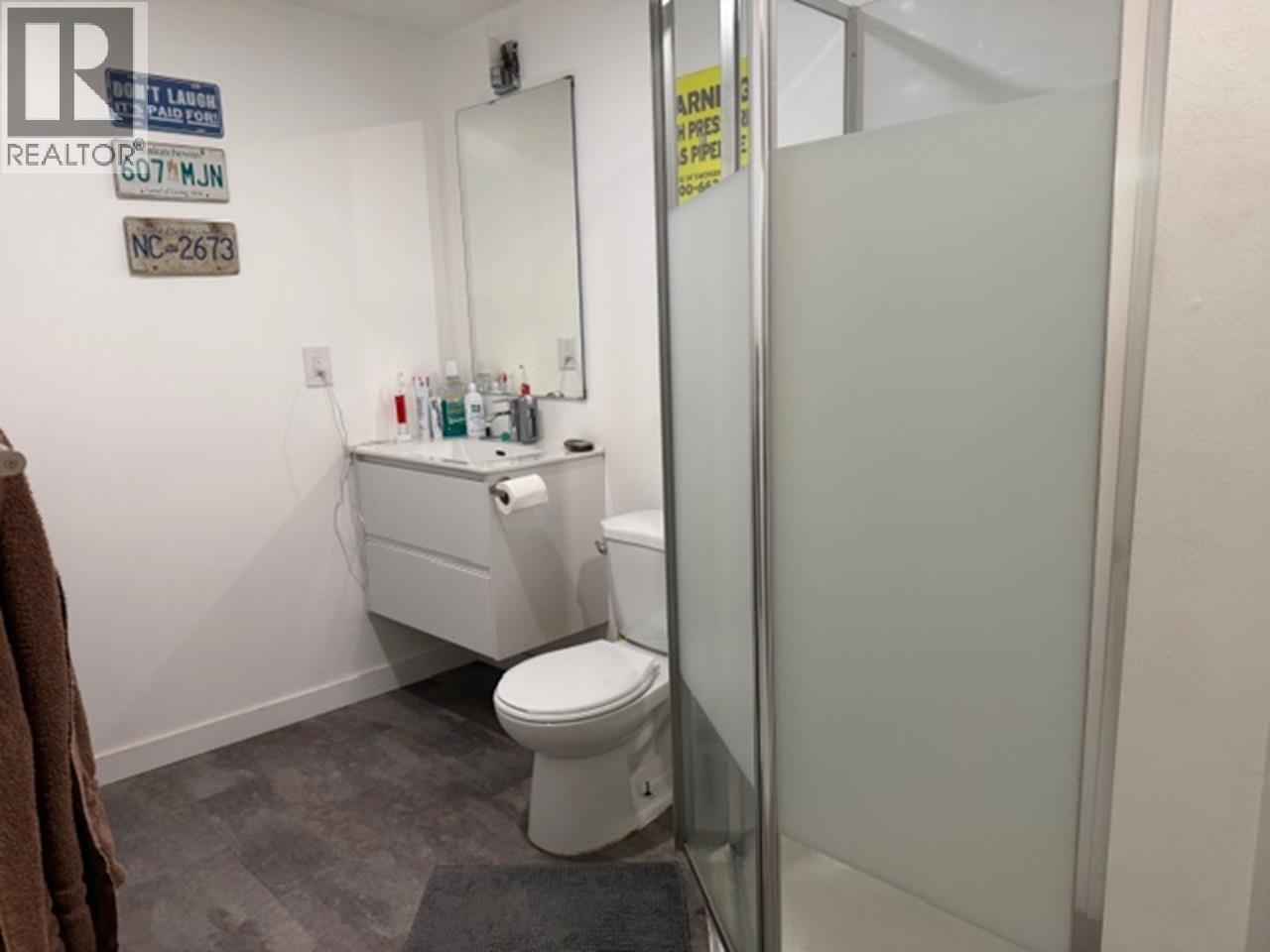 3039 Ridgeview Drive, Prince George, BC - Indoor Photo Showing Bathroom