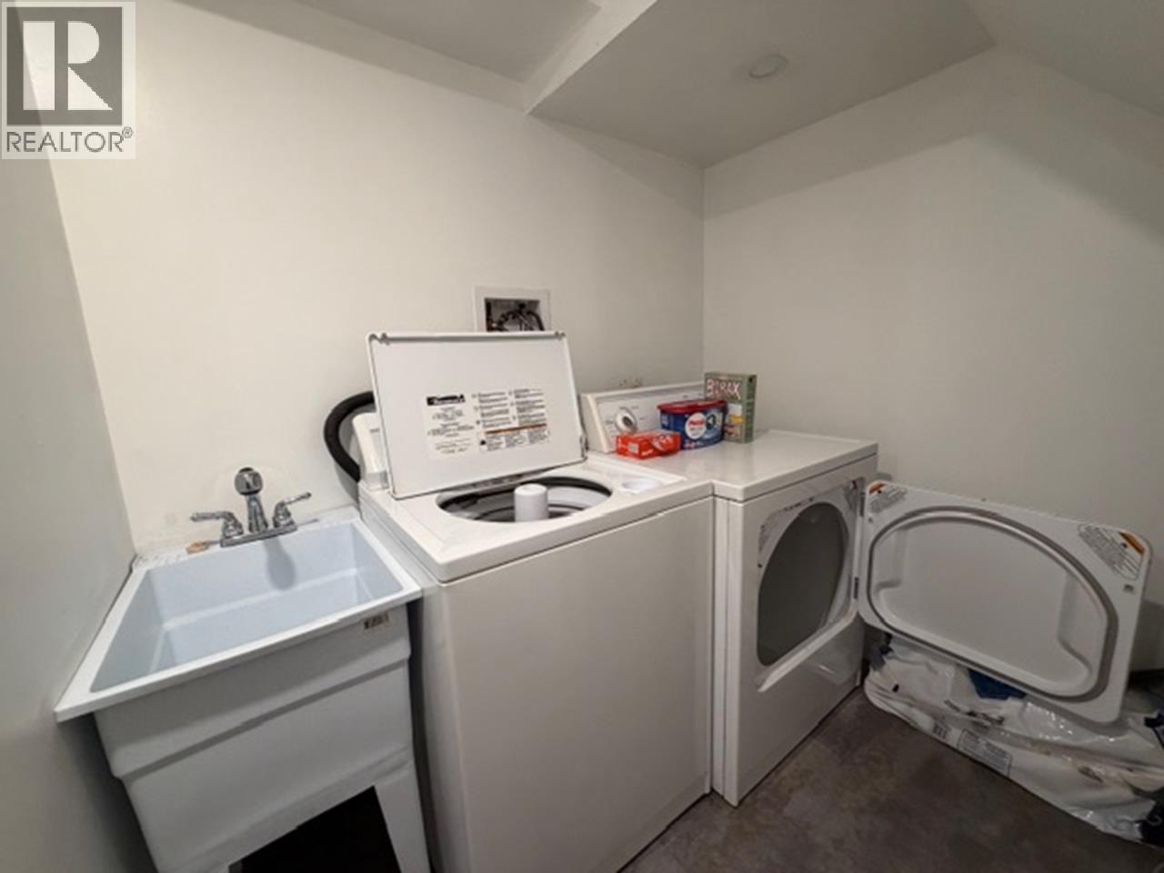 3039 Ridgeview Drive, Prince George, BC - Indoor Photo Showing Laundry Room