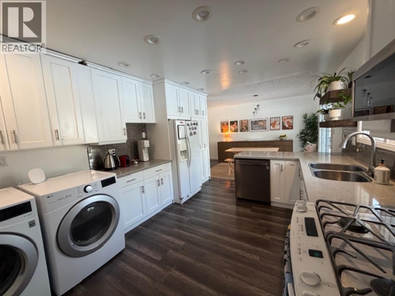 3039 Ridgeview Drive, Prince George, BC - Indoor Photo Showing Laundry Room