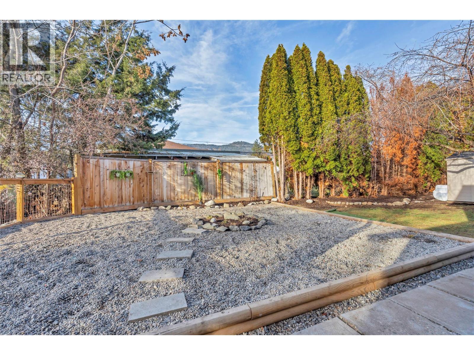 10120 Julia Street, Summerland, BC - Outdoor