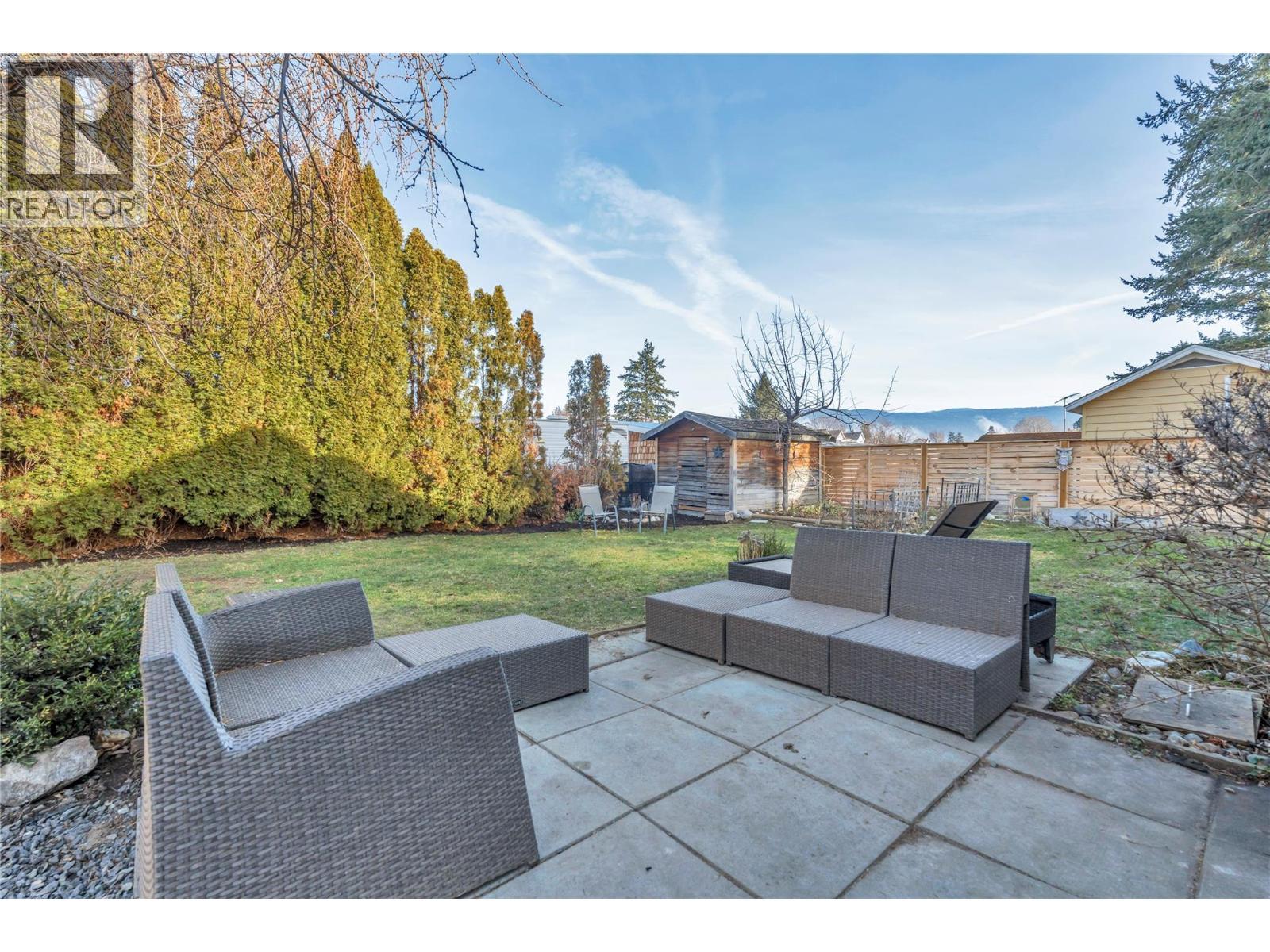 10120 Julia Street, Summerland, BC - Outdoor