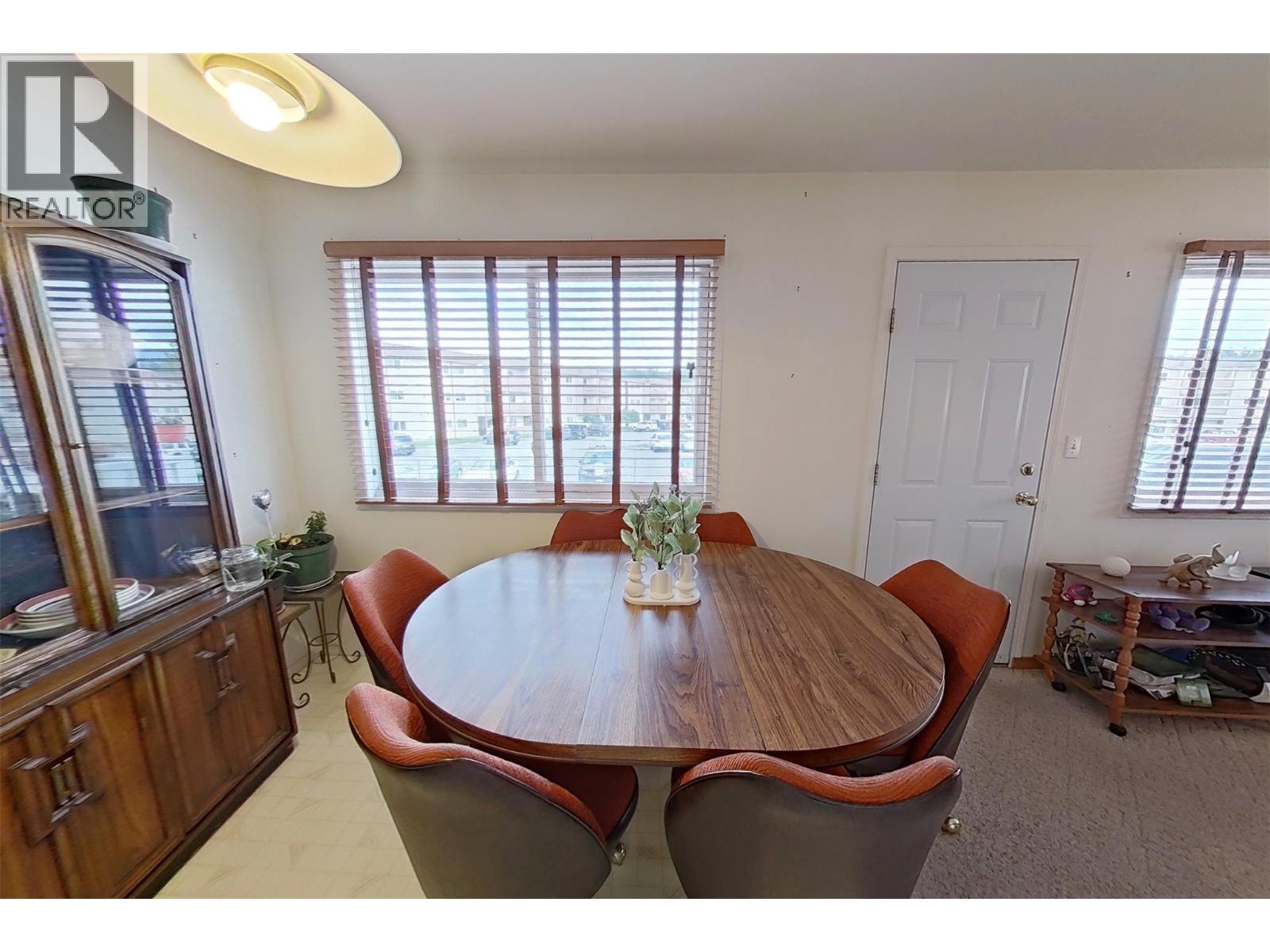 2401 12Th Street N Unit# 20, Cranbrook, BC - Indoor Photo Showing Dining Room