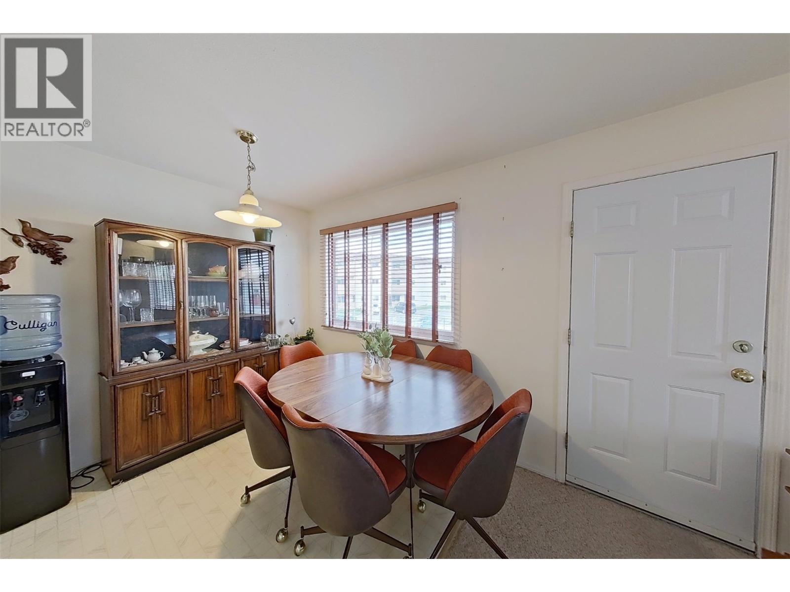 2401 12Th Street N Unit# 20, Cranbrook, BC - Indoor Photo Showing Dining Room