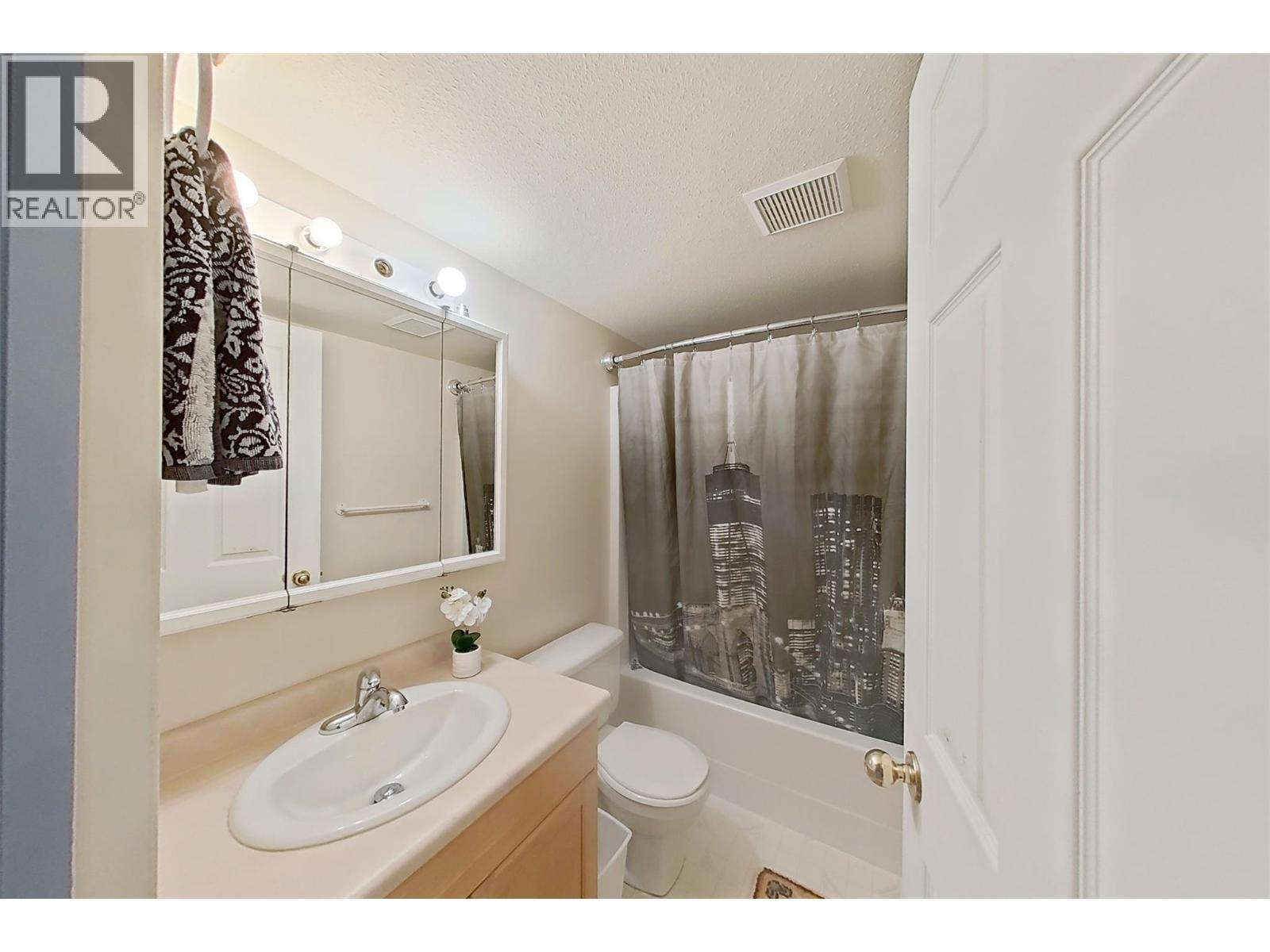 2401 12Th Street N Unit# 20, Cranbrook, BC - Indoor Photo Showing Bathroom