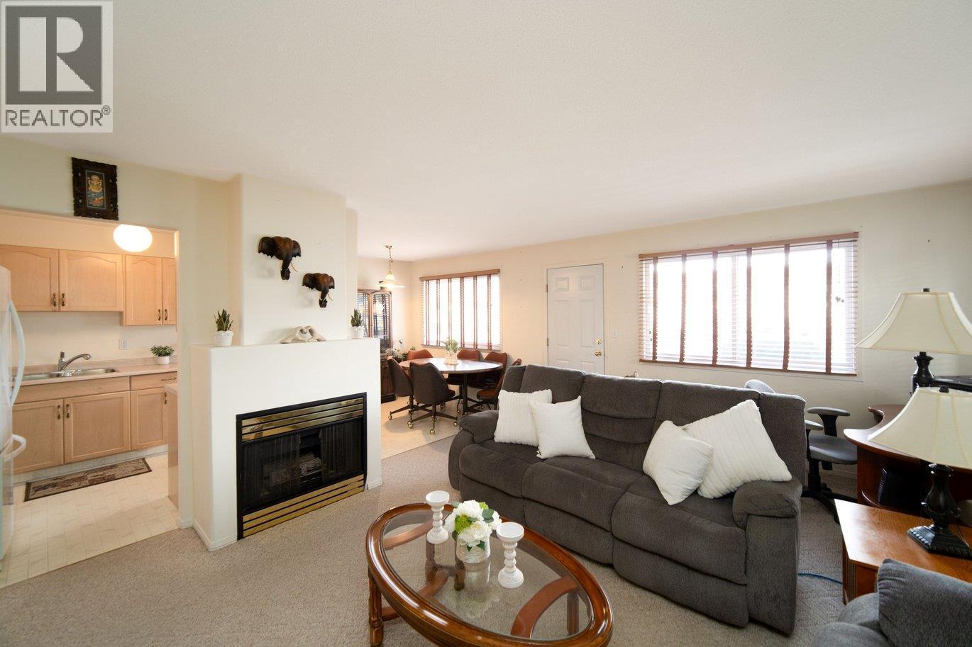 2401 12Th Street N Unit# 20, Cranbrook, BC - Indoor Photo Showing Living Room With Fireplace
