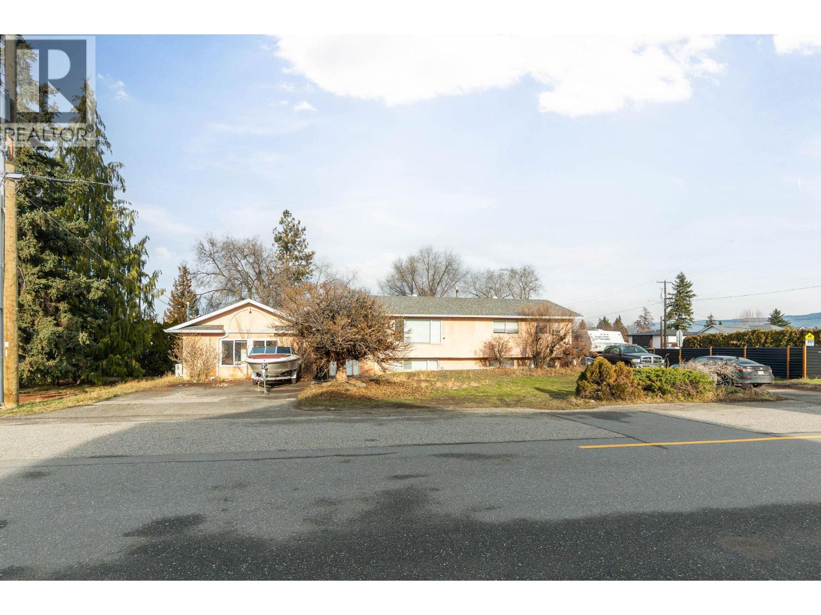 698 Balsam Road, Kelowna, BC - Outdoor