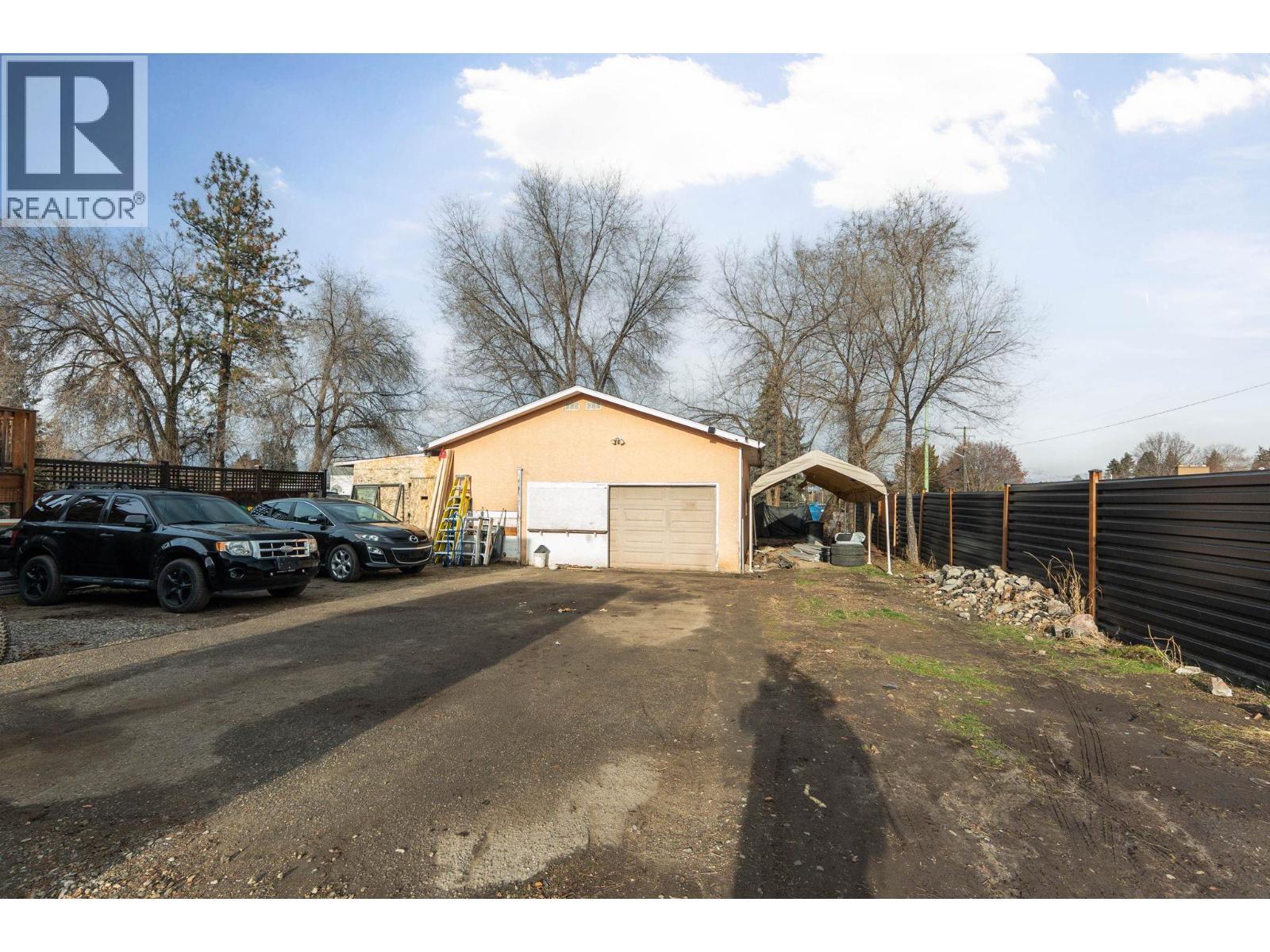 698 Balsam Road, Kelowna, BC - Outdoor