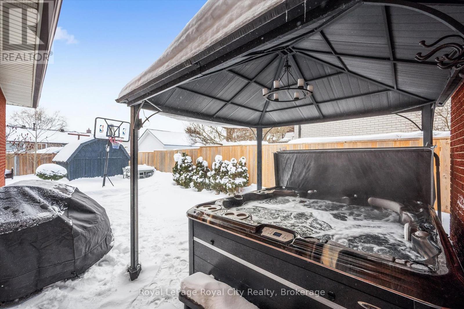 18 Uplands Place, Guelph (Victoria North), ON - Outdoor With Exterior