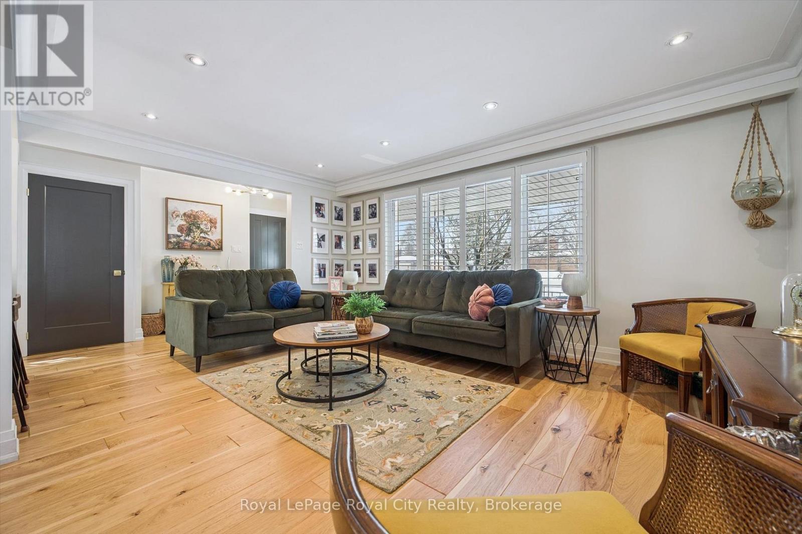 18 Uplands Place, Guelph (Victoria North), ON - Indoor Photo Showing Living Room