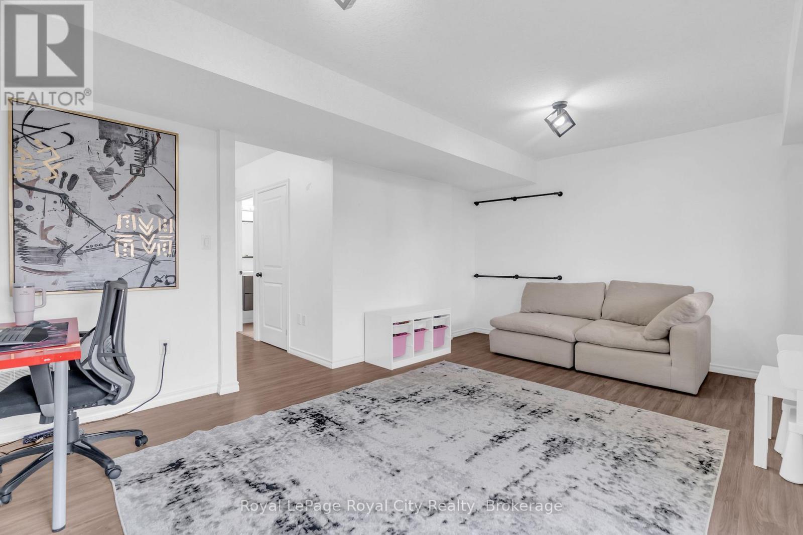 7 - 269 Watson Parkway N, Guelph (Grange Road), ON - Indoor