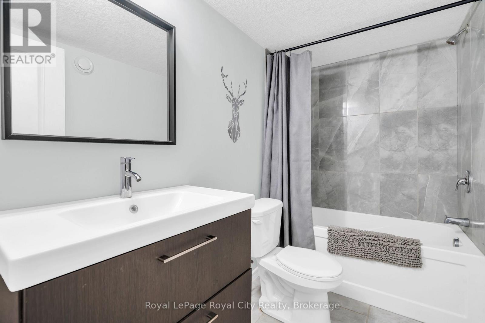 7 - 269 Watson Parkway N, Guelph (Grange Road), ON - Indoor Photo Showing Bathroom