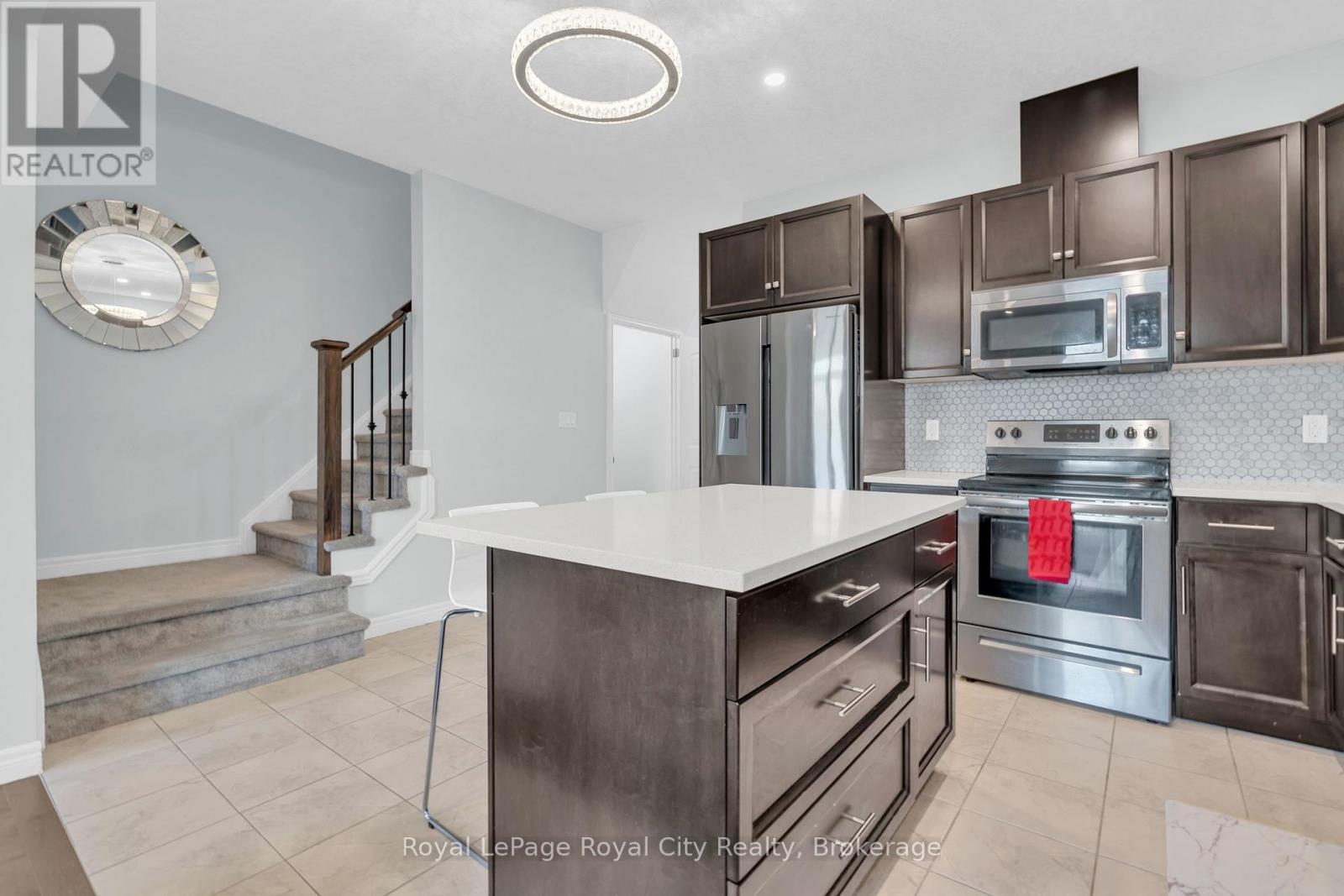 7 - 269 Watson Parkway N, Guelph (Grange Road), ON - Indoor Photo Showing Kitchen With Upgraded Kitchen
