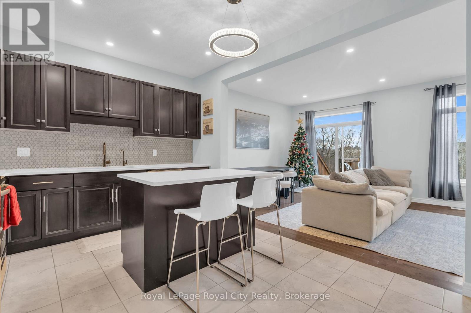 7 - 269 Watson Parkway N, Guelph (Grange Road), ON - Indoor Photo Showing Kitchen With Upgraded Kitchen