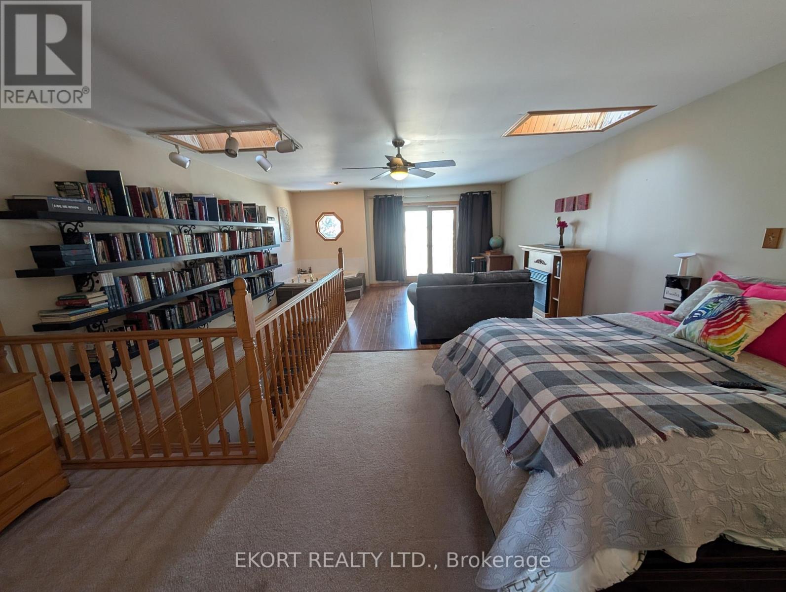 Primary Bed, Full Second Level - 460 - 5427 Young Street, Hamilton Township, ON - Indoor Photo Showing Bedroom
