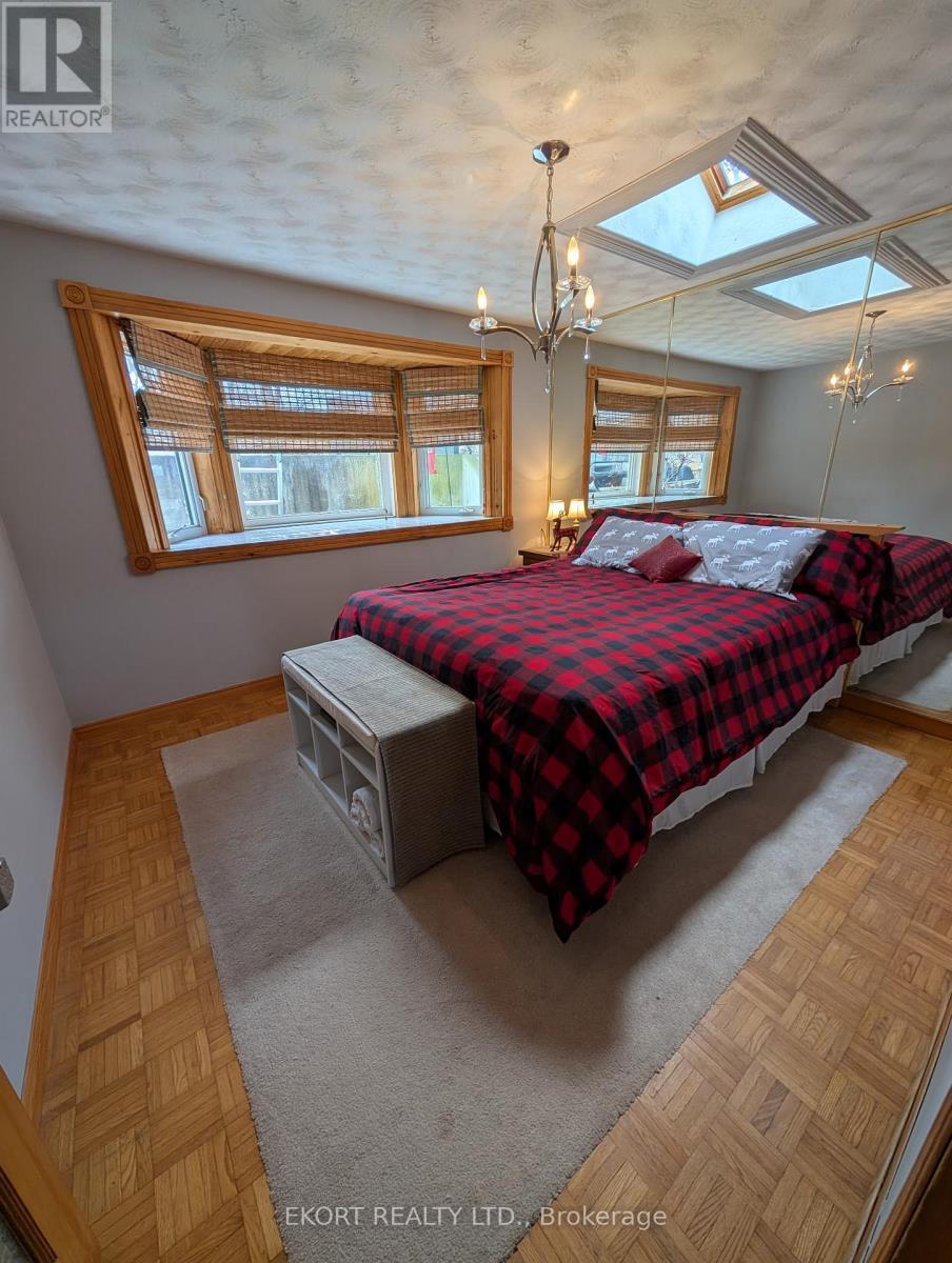 2nd/Guest Bedroom - 460 - 5427 Young Street, Hamilton Township, ON - Indoor Photo Showing Bedroom