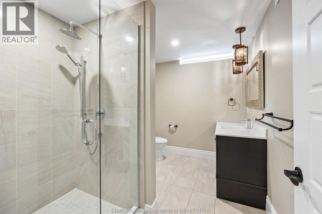 3564 Seven Lakes Drive, Lasalle, ON - Indoor Photo Showing Bathroom