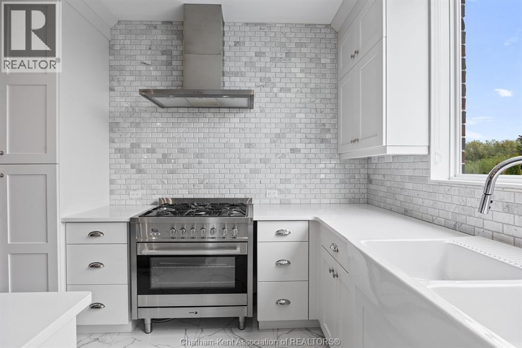 3564 Seven Lakes Drive, Lasalle, ON - Indoor Photo Showing Kitchen