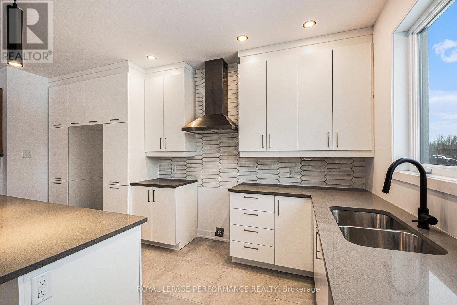 94 Rutile Street, Clarence-Rockland, ON - Indoor Photo Showing Kitchen With Double Sink