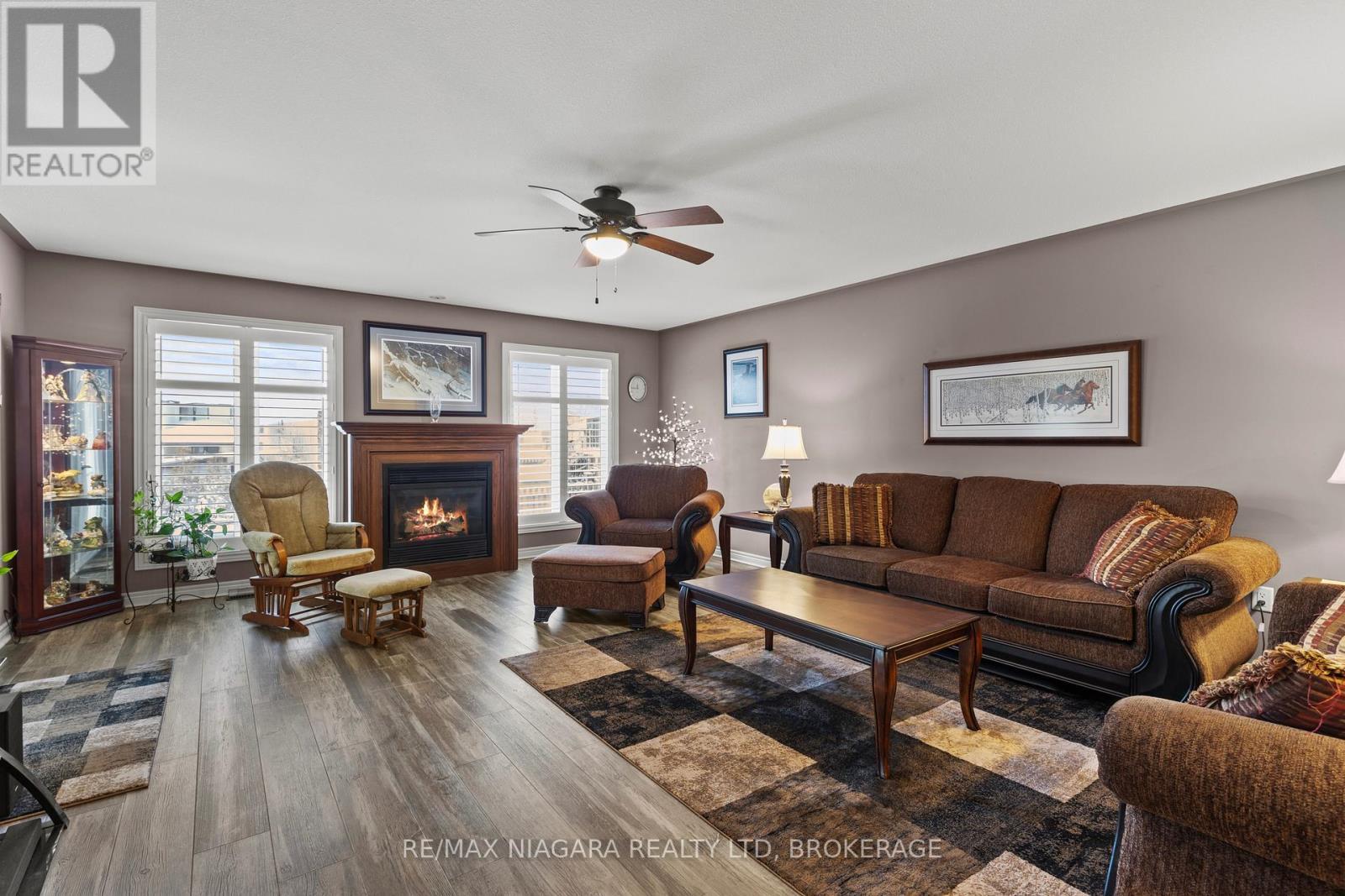 129 Wellbrook Avenue, Welland (Prince Charles), ON - Indoor Photo Showing Living Room With Fireplace