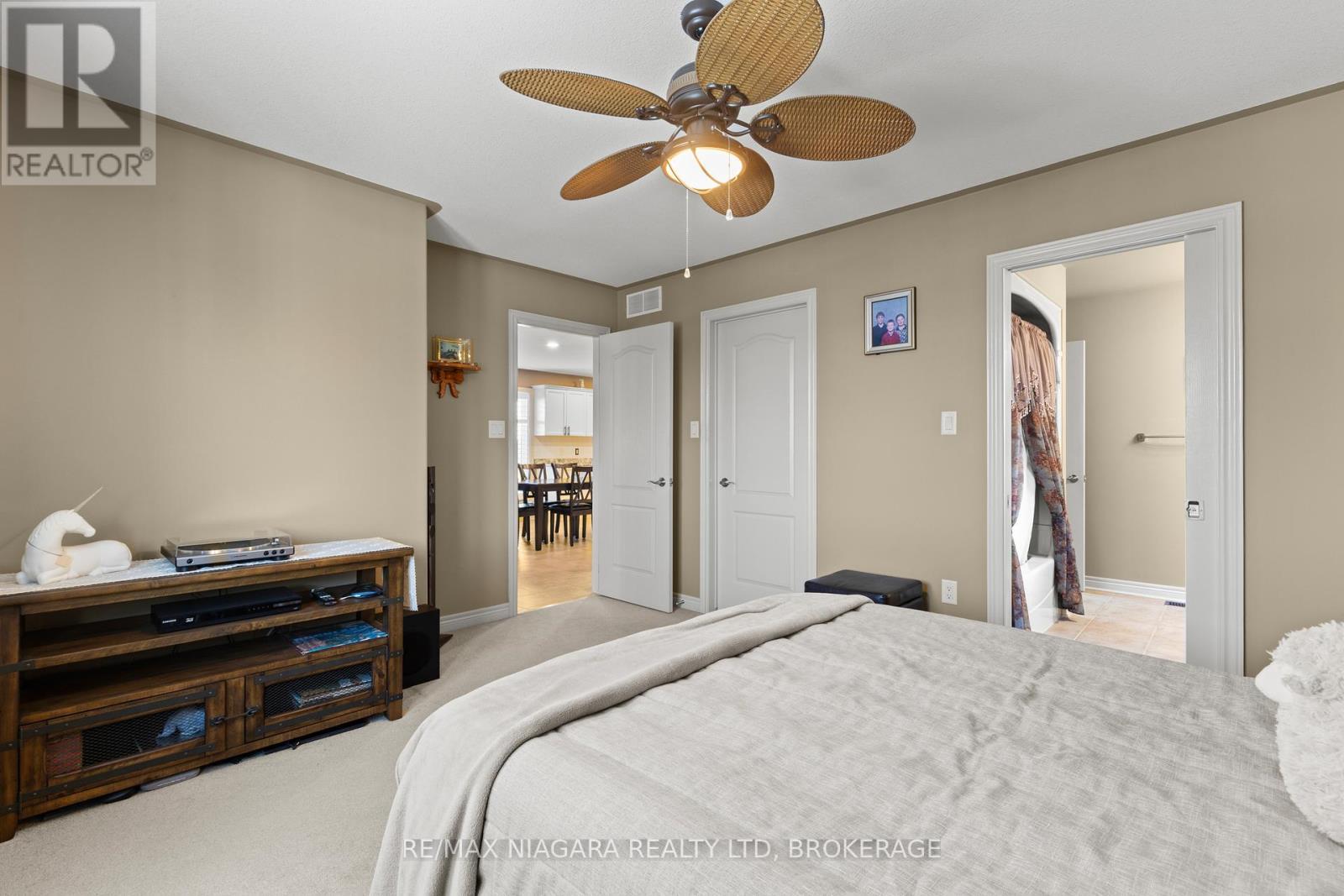 129 Wellbrook Avenue, Welland (Prince Charles), ON - Indoor Photo Showing Bedroom