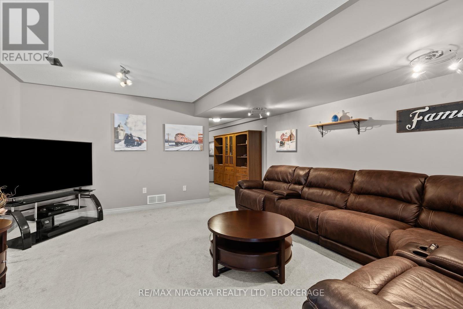 129 Wellbrook Avenue, Welland (Prince Charles), ON - Indoor Photo Showing Other Room