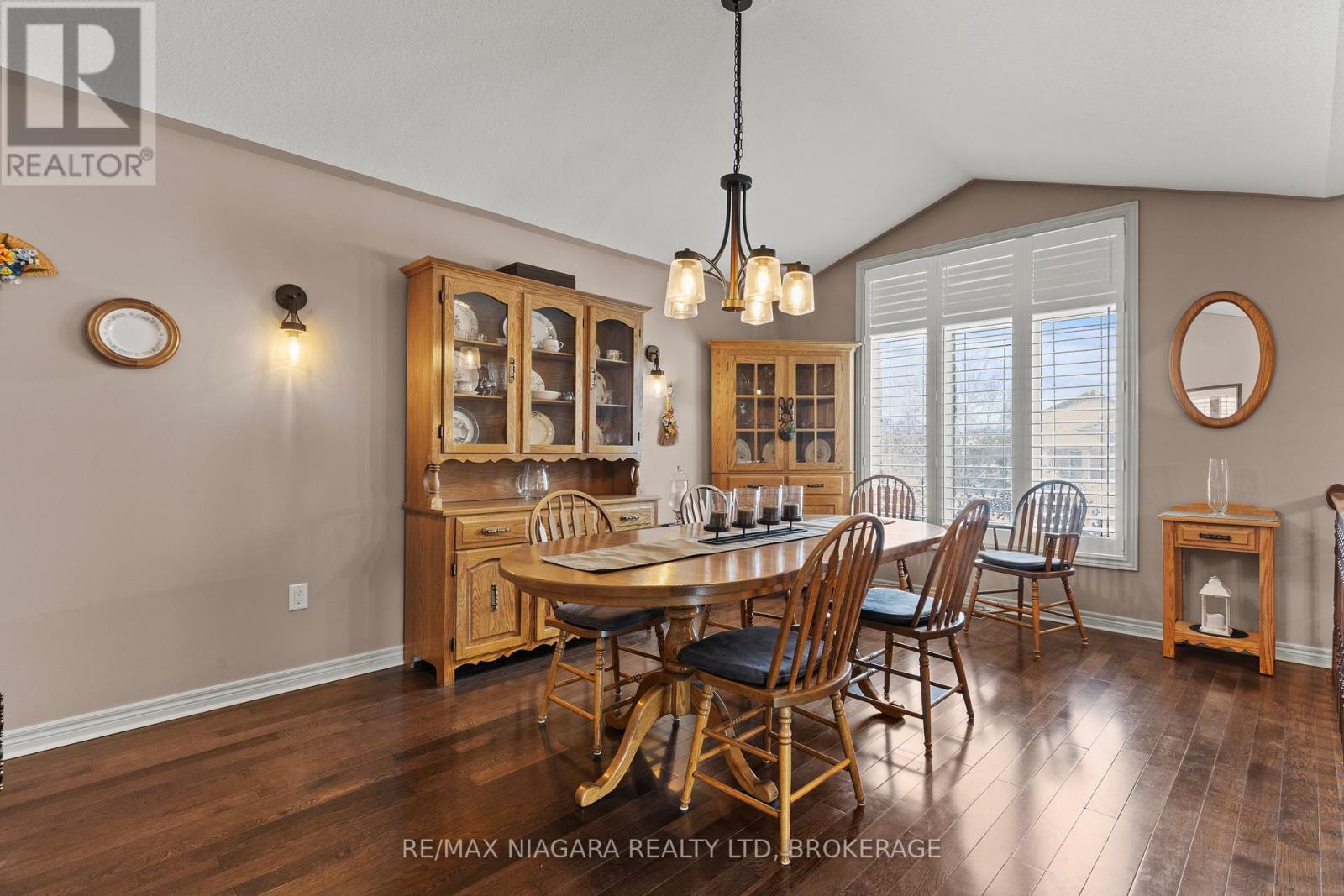 129 Wellbrook Avenue, Welland (Prince Charles), ON - Indoor Photo Showing Dining Room