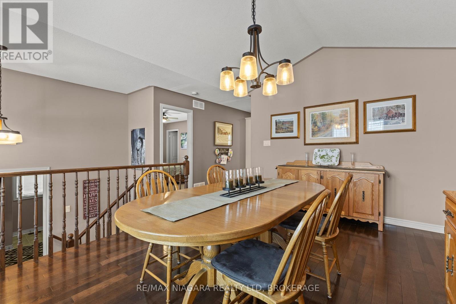 129 Wellbrook Avenue, Welland (Prince Charles), ON - Indoor Photo Showing Dining Room