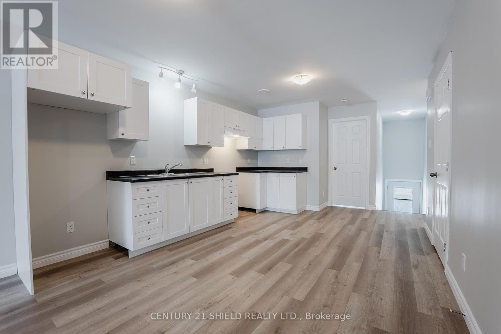 28 George Street, North Stormont, ON - Indoor Photo Showing Kitchen With Double Sink