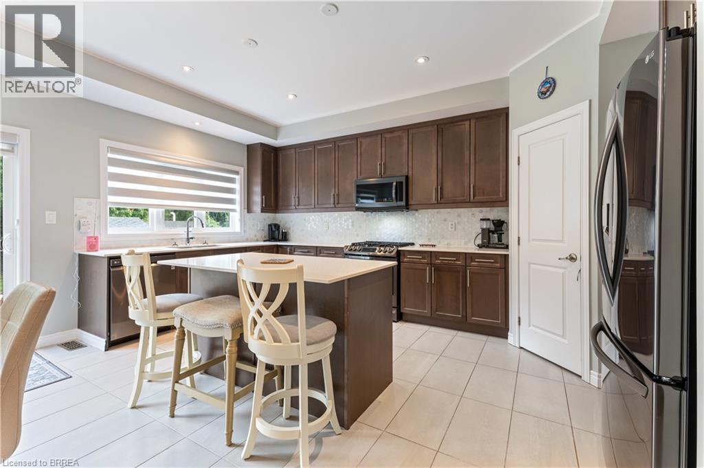 8 Lorne Card Drive, Paris, ON - Indoor Photo Showing Kitchen With Upgraded Kitchen