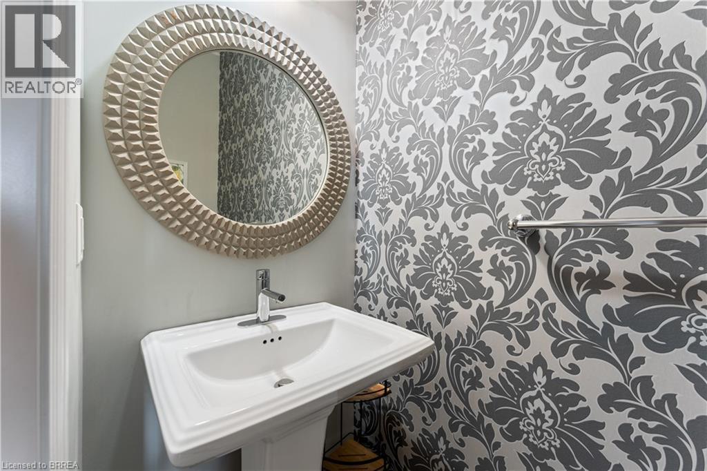 8 Lorne Card Drive, Paris, ON - Indoor Photo Showing Bathroom