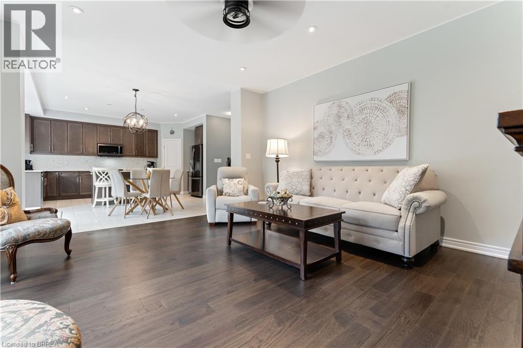 8 Lorne Card Drive, Paris, ON - Indoor Photo Showing Living Room