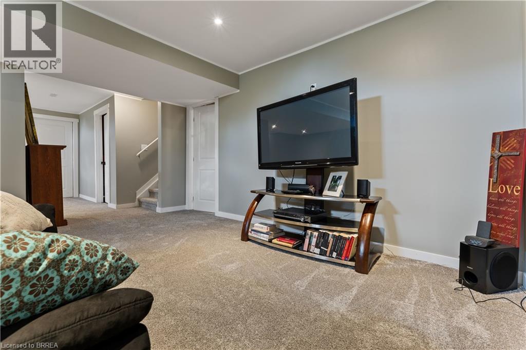 8 Lorne Card Drive, Paris, ON - Indoor