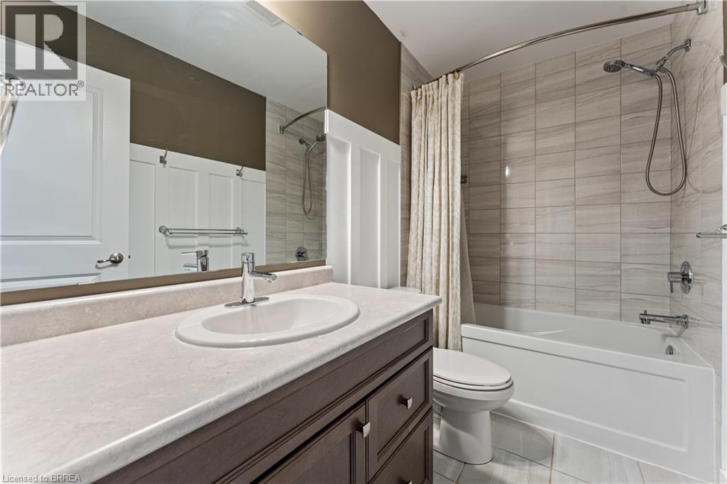 8 Lorne Card Drive, Paris, ON - Indoor Photo Showing Bathroom