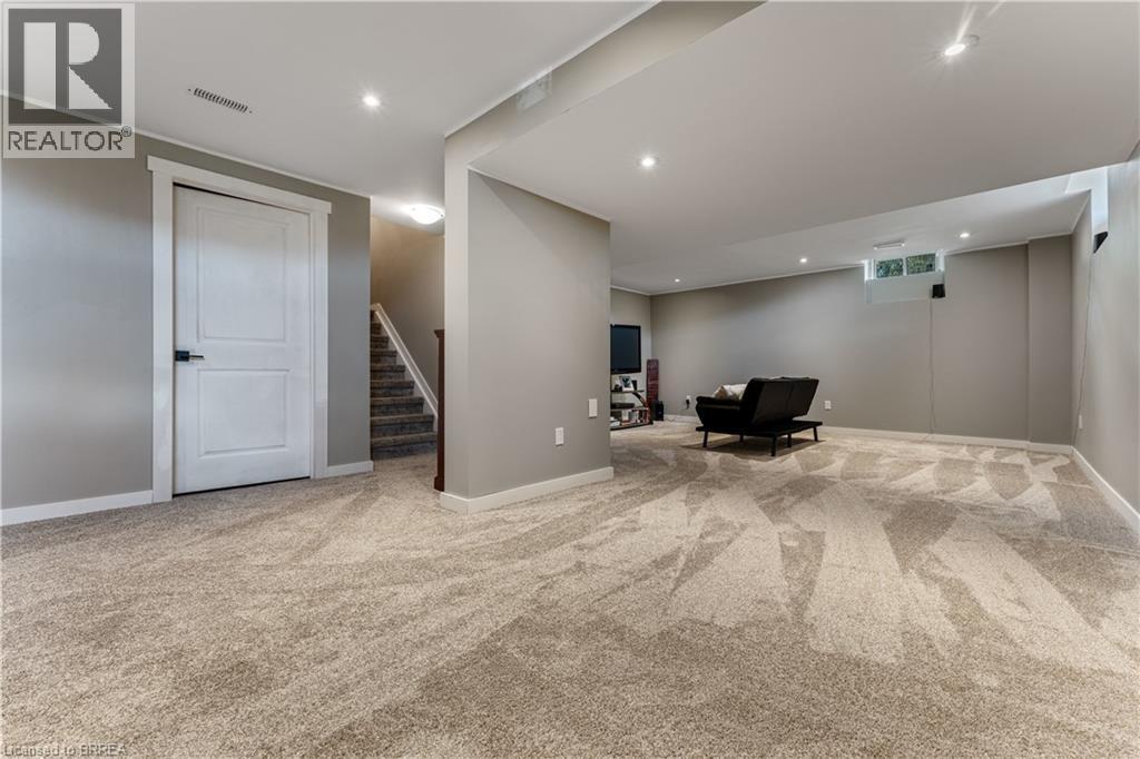 8 Lorne Card Drive, Paris, ON - Indoor