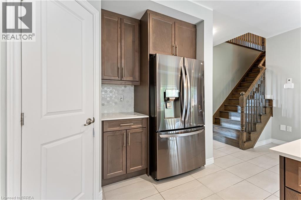 8 Lorne Card Drive, Paris, ON - Indoor