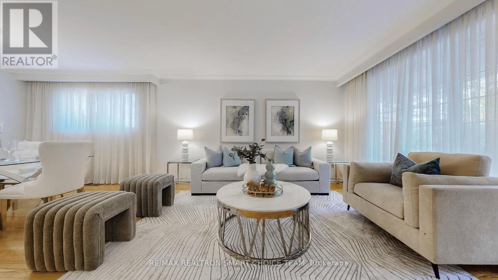 18 Brenham Crescent, Toronto, ON - Indoor Photo Showing Living Room