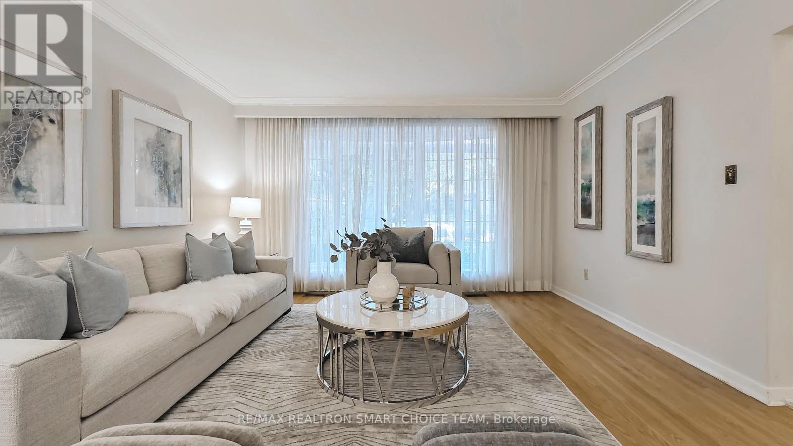 18 Brenham Crescent, Toronto, ON - Indoor Photo Showing Living Room